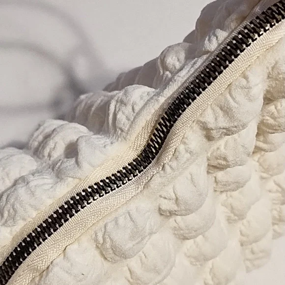 Nwot Off-white Cloth Bag - Picture 4 of 11